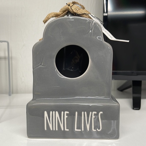 TOMBSTONE BIRDHOUSE "NINE LIVES" - tomb - RAE DUNN - Picture 7 of 11